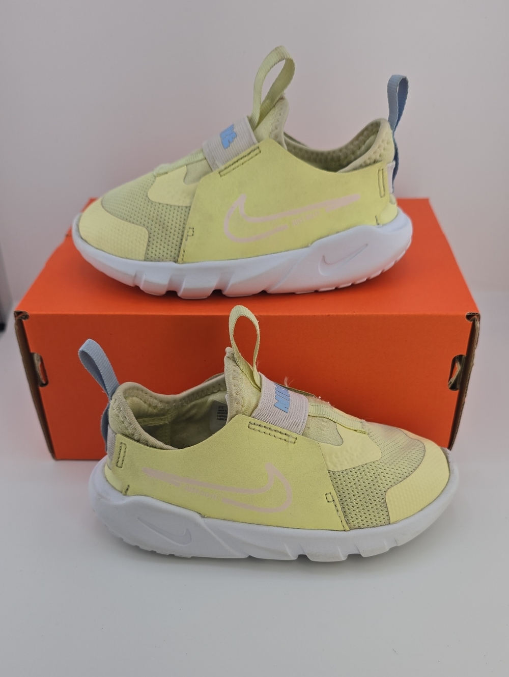 Nike Flex Runner 2 Toddler Slip-on SneakerCitron Tint/Pearl Pink  Size 8a